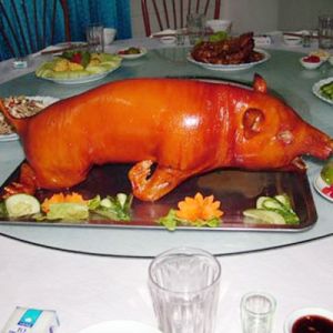 Lợn mán quay nguyên con