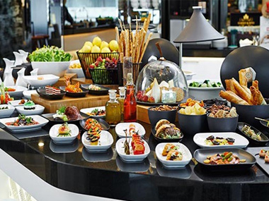 Tiệc buffet tại trường tiểu học
